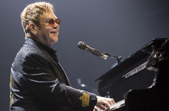 Cancela Elton John concierto en Alemania