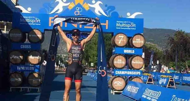 Serrano gana oro en  Mundial de Triatlón