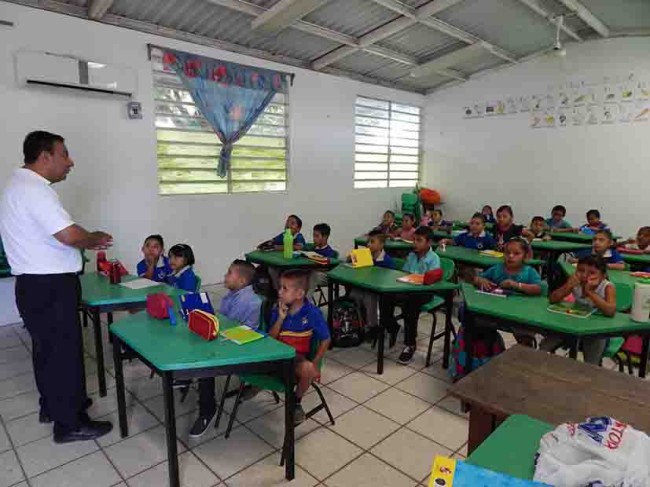 Alerta alumnos por las fuertes lluvias