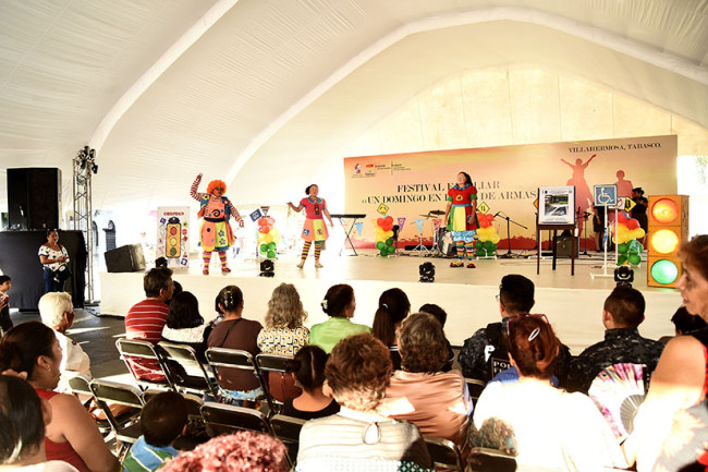 Celebran a los abuelitos en Gran Festival Familiar