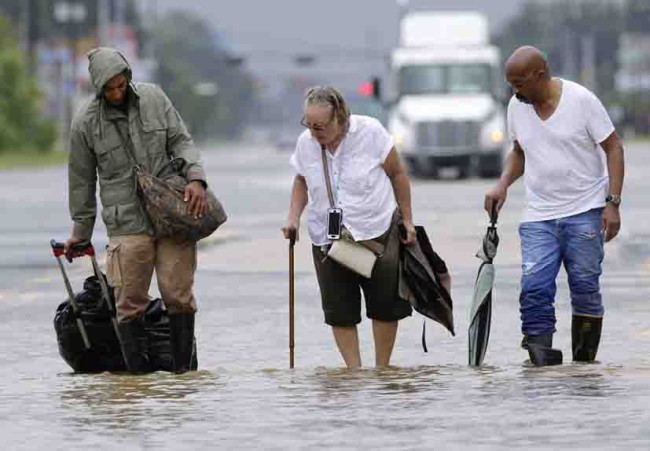 Harvey sigue golpeando a Texas