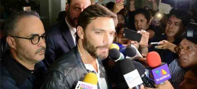 Agreden a Julián Gil