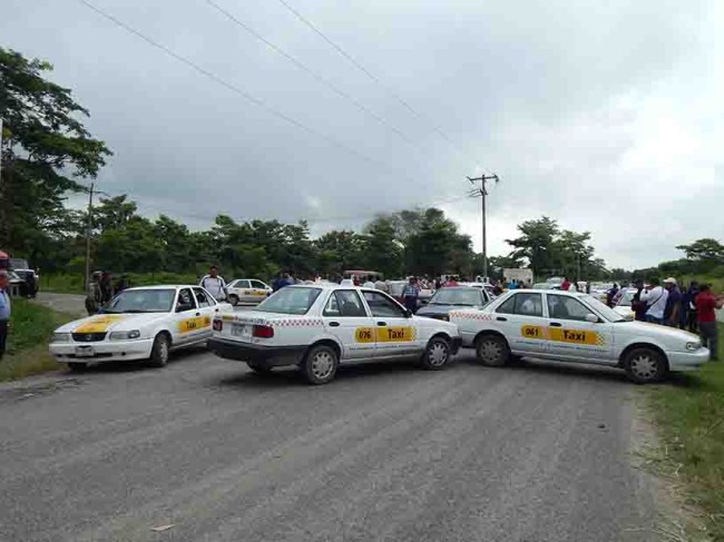 Taxistas cerraron la entrada a Jonuta