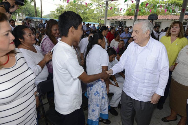 Recibirán jalpanecos  infraestructura educativa  y carreteras pavimentadas