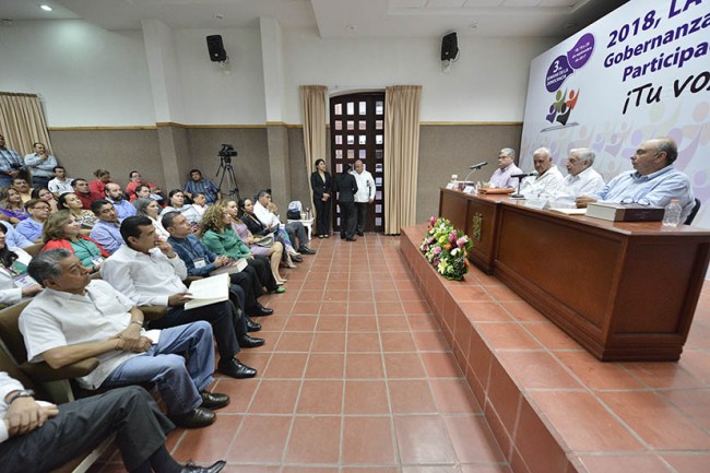 Presentan el libro Digesto  Constitucional Mexicano