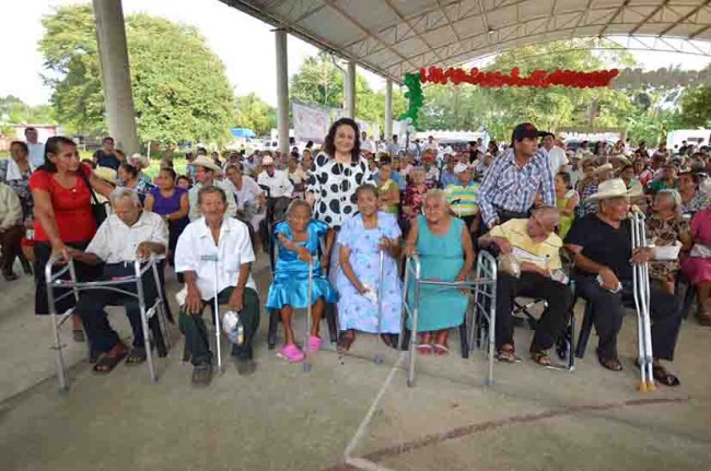 Celebra DIF Tabasco a  abuelitos de municipios