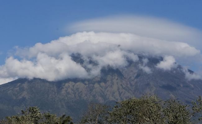 Elevan nivel de alerta por volcán