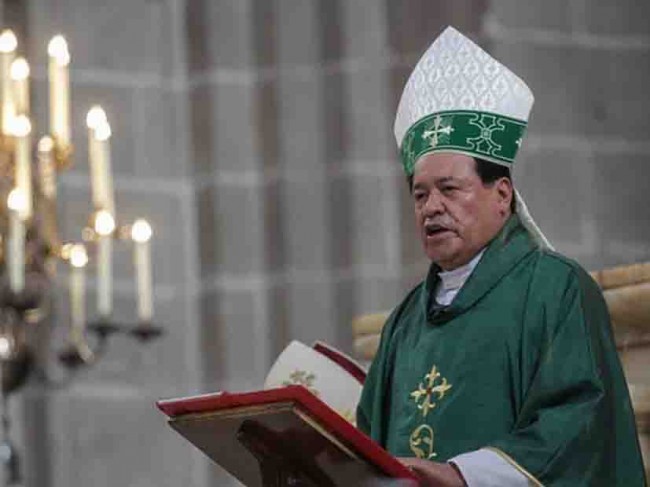 Ora el cardenal Rivera ante la Guadalupana por víctimas y damnificados