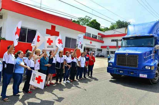 Sale segundo envío de ayuda de la Cruz Roja