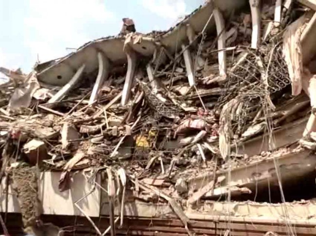 Suman 120 muertos tras sismo de magnitud 7.1 grados