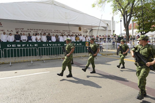 Encabezó Núñez Jiménez el  Desfile Cívico Militar