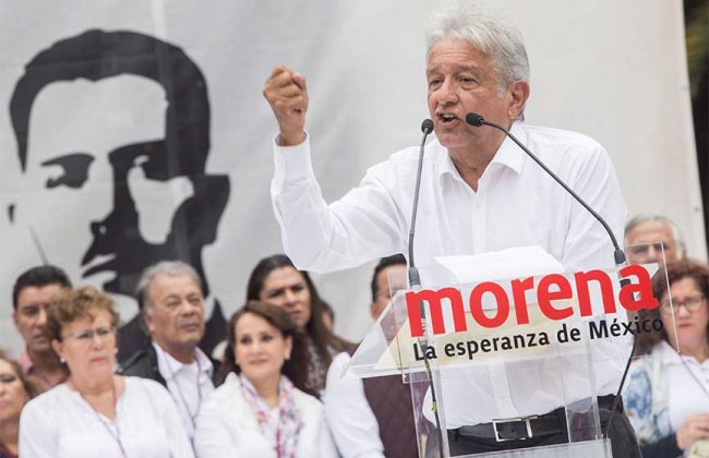 Pide AMLO a Monreal no abandonar filas de Morena