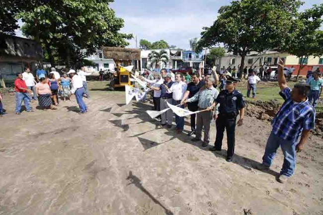 Inicia construcción de canchas de futbol rapido en Guineo