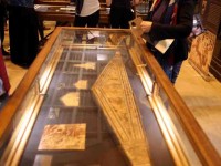Exhiben piezas de oro de Tutankamón
