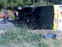 Vuelca autobús en  ‘Cañón de Lobos’ y deja 15 lesionados