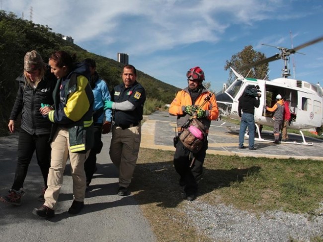 Rescata Protección Civil  a 12 maratonistas en NL