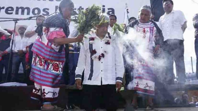 Le hacen una ‘limpia’ a AMLO en  Oaxaca