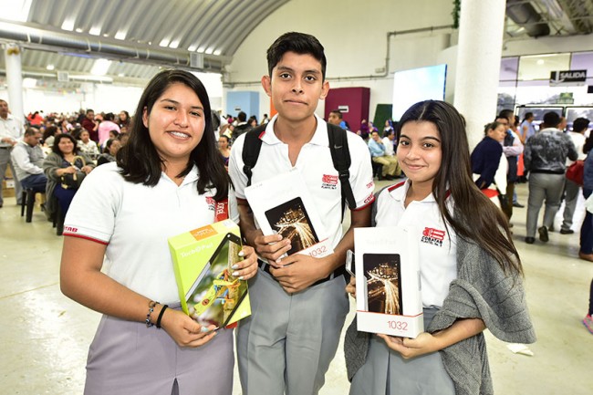 Llaman a jóvenes a hacer buen uso de la tecnología