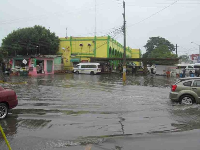 Empresarios exigen  drenaje pluvial y de aguas negras