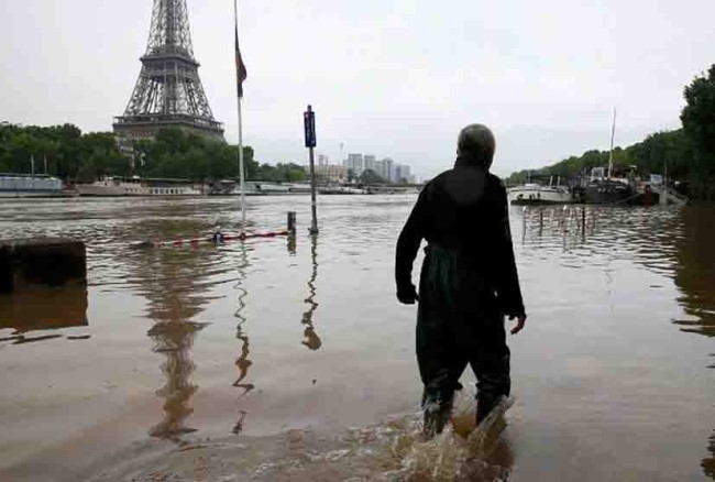 Inundaciones amenazan París