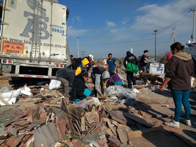 Chocan tren y  tráiler en Hidalgo