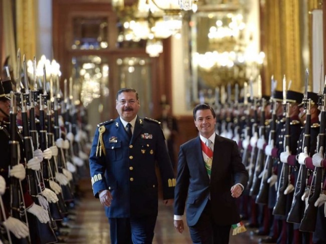 Reconoce EPN al  Estado Mayor Presidencial