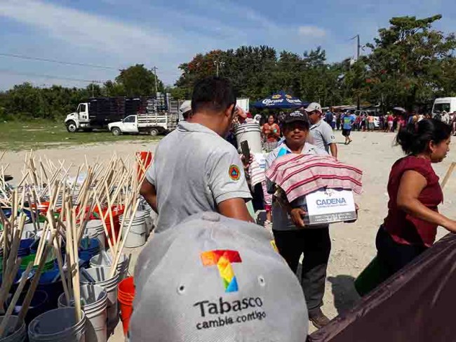 Entregan en Macuspana ayuda humanitaria