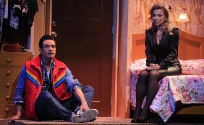 Ludwika y Andrés llegan al teatro