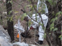 Localizan fosas clandestinas  con 8 cuerpos en Michoacán