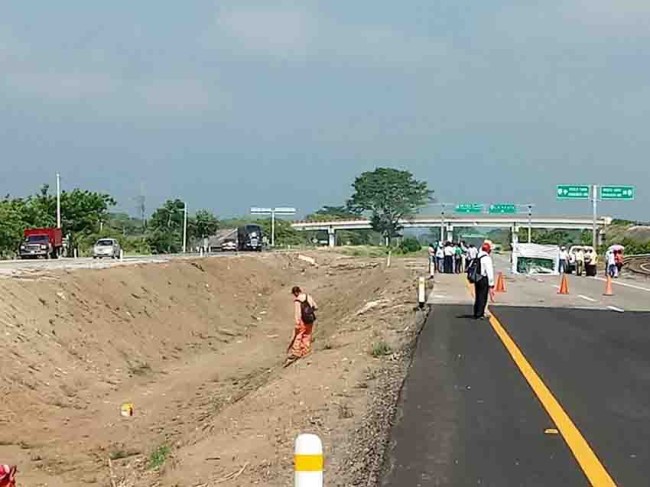 Cierran la autopista  Cárdenas-Coatzacoalcos