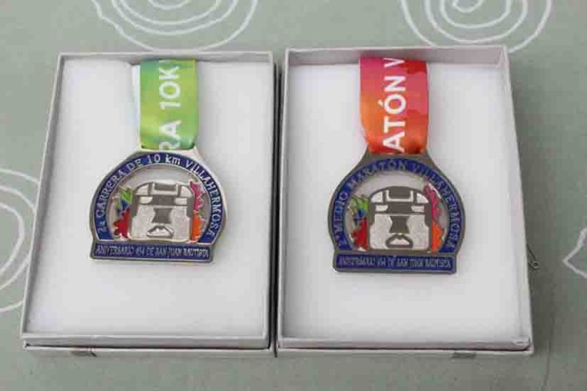 Presentan playera oficial y medallas del ‘Medio Maratón Villahermosa’