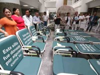 Donan sillas-cama al Hospital Juan Graham