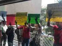 Persiste protesta de  maestros jubilados