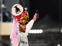 Hamilton alarga reinado en Fórmula Uno