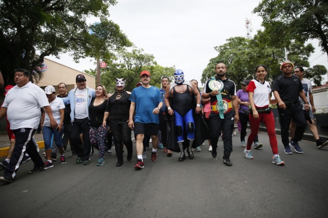 Distingue Centro al mítico  luchador “Huracán” Ramírez