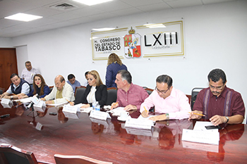 Avalan ternas para elegir titulares del IEM y TCA