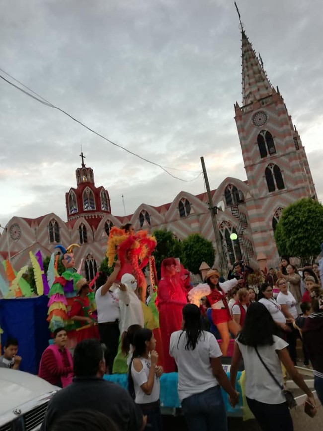 Corre el alcohol y la droga en el carnaval de Nacajuca