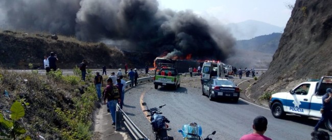 21 muertos tras accidente  en autopista Veracruz-Puebla