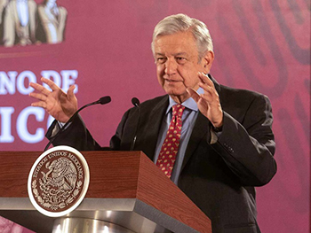 Se reúne López Obrador con el SNTE