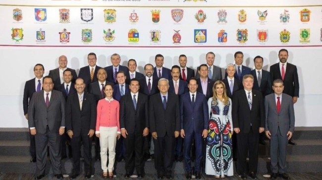 Recibe López Obrador a gobernadores del PAN