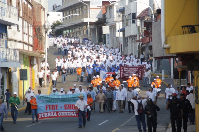 Exigen obreros mejores prestaciones durante marcha en el ‘Día del Trabajo’