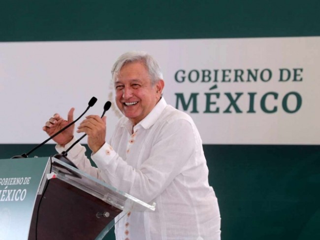 Cancela López Obrador  Metrobús en la Laguna