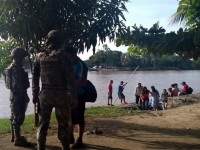 Frena la Semar el ingreso de  migrantes por el río Suchiate