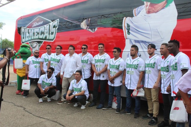 Presentan autobús oficial de  Los Olmecas de Tabasco