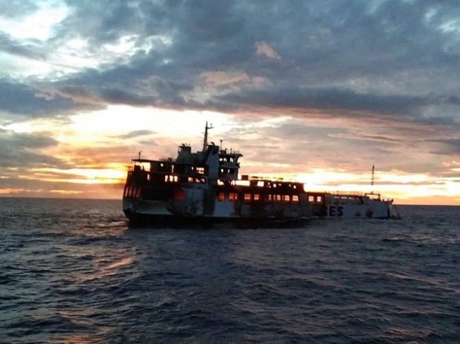 Incendio de ferry deja  3 muertos en Filipinas