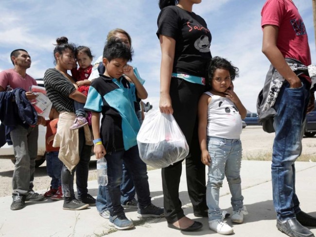 Demandan a Trump por  detener niños migrantes