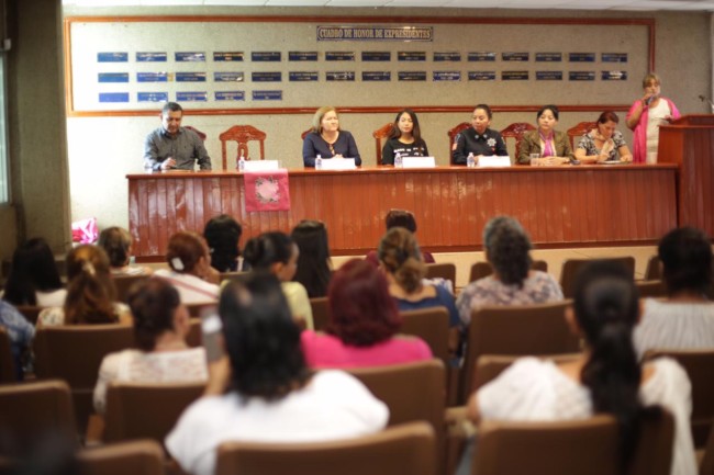 Imparte la SSPC pláticas para prevenir delitos contra la mujer