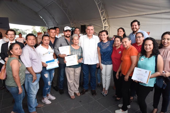 mpulsan gobiernos federal y  estatal a emprendedores con  entrega de equipos por 13 mdp