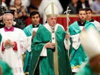 Abre el Papa sínodo de obispos y   condena los incendios en Amazonia