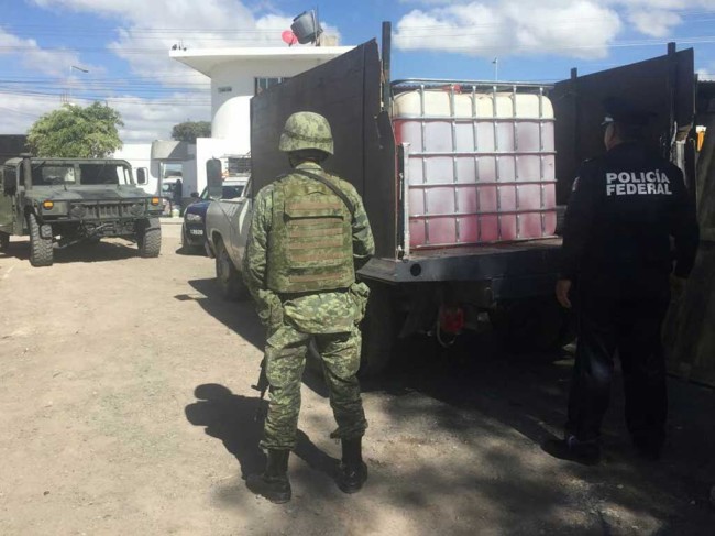 Asegura Sedena unidad cargada de combustible